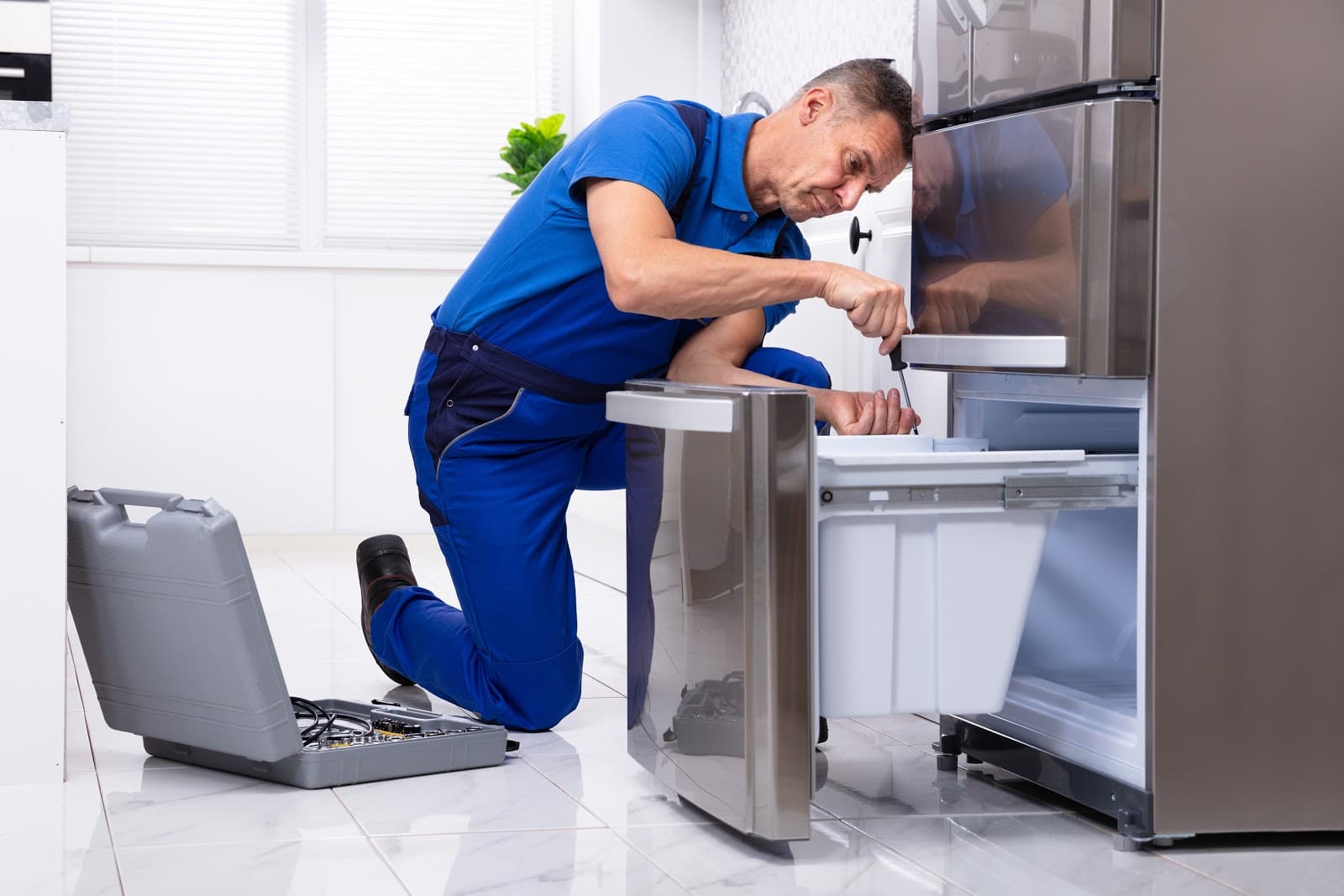 Licensed &amp; Certified Commercial Fridge Repair Company — RepairUs