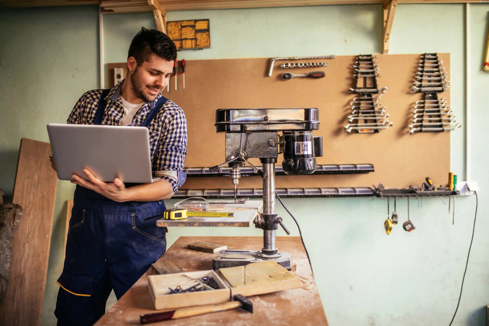 Comment choisir le bon artisan grâce à l'annuaire artisan