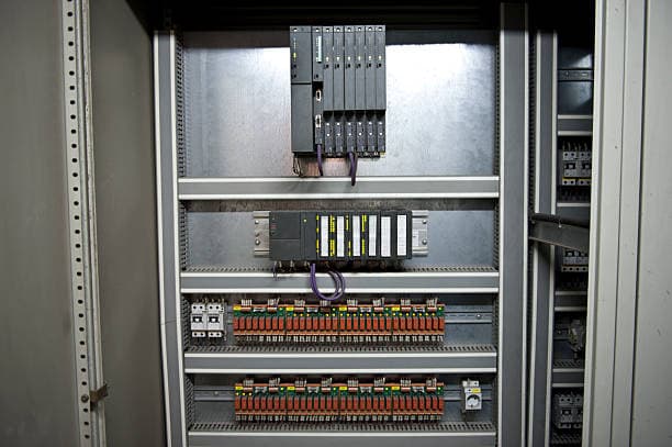 Comparing Top BESS Manufacturers for Commercial Solutions