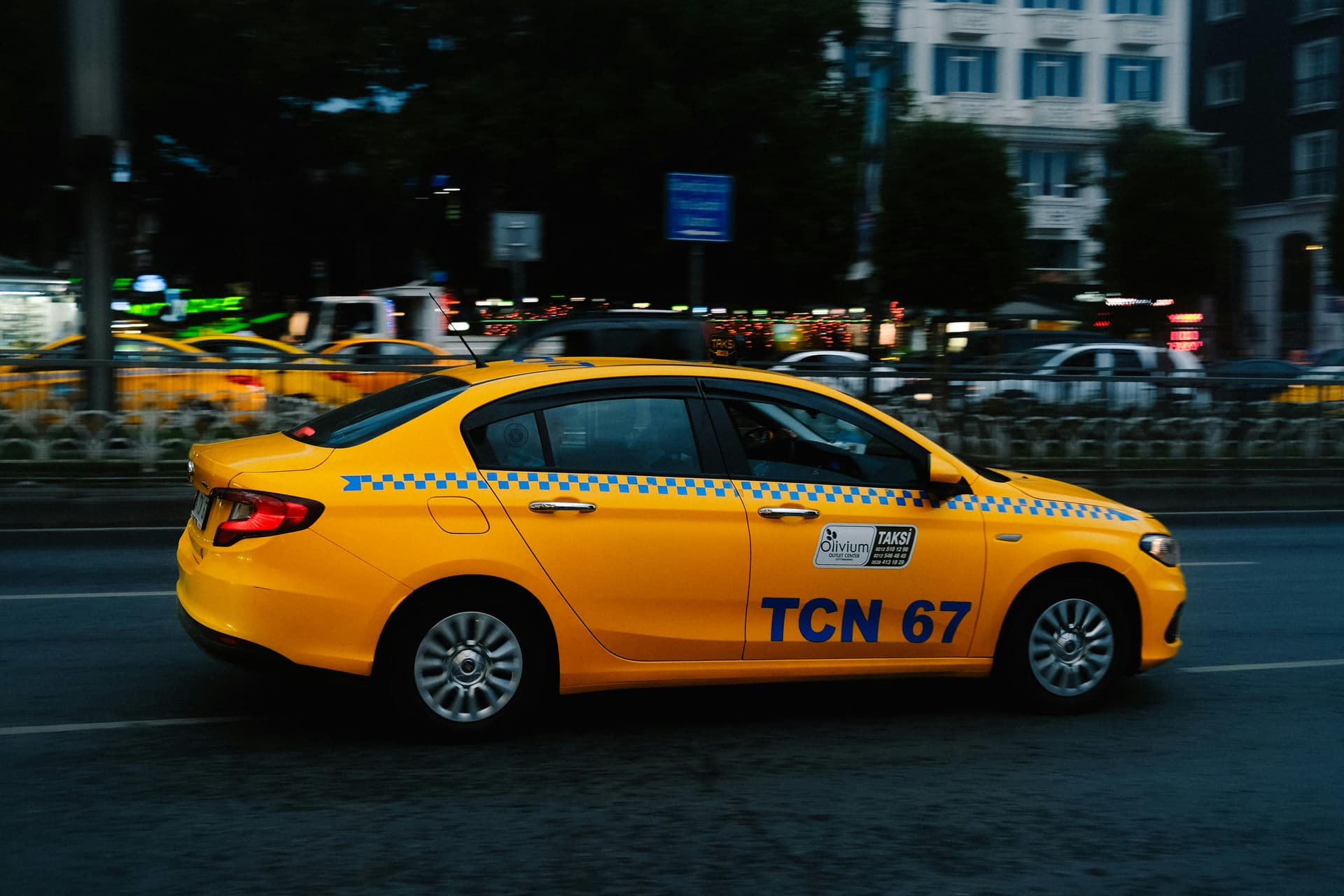 Brooklands Taxis – Fast &amp; Reliable Airport Transfers