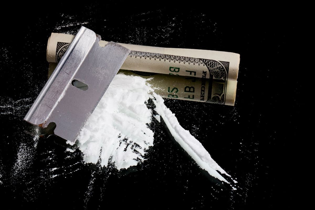 The Role of Anonymity in Online Cocaine Discussions