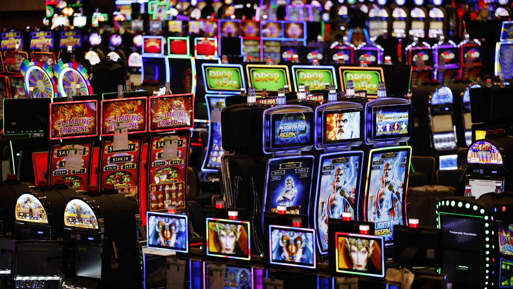 Slot Machine Etiquette: Dos and Don'ts of Casino Gaming