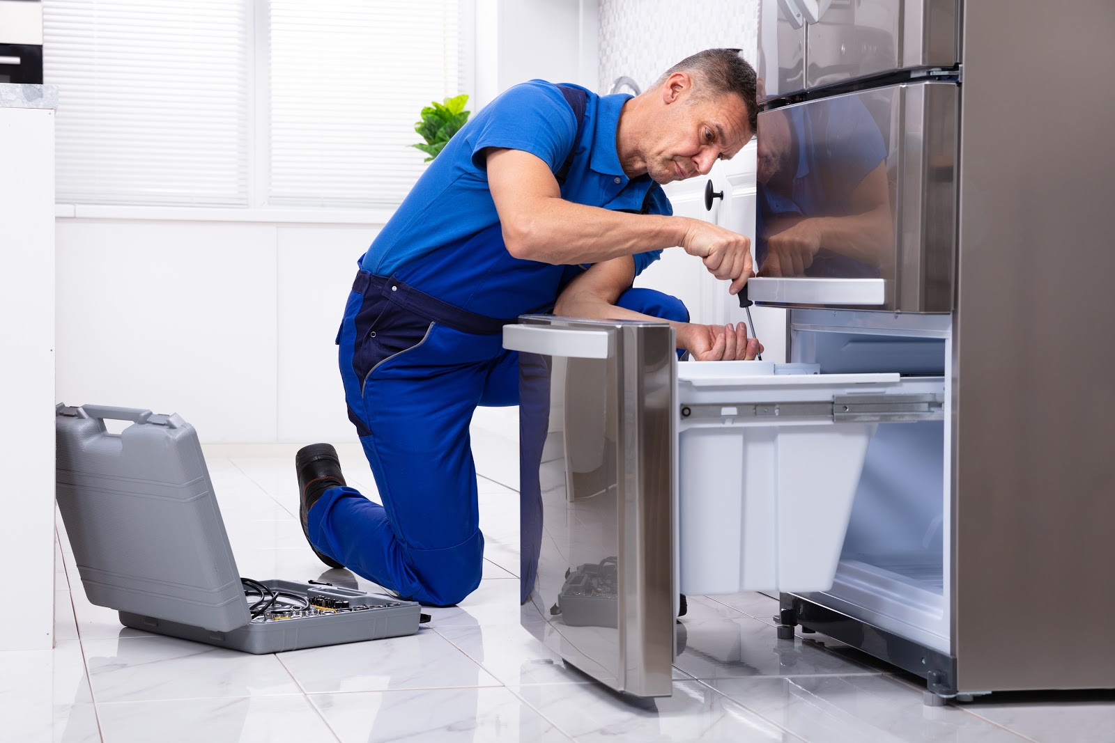 Licensed &amp; Certified Commercial Fridge Repair Company — RepairUs