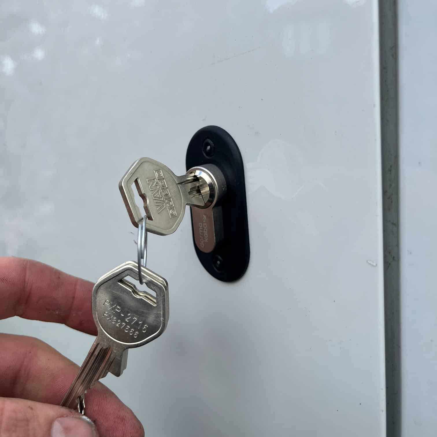 Perché scegliere chiusure di sicurezza per porte furgoni Daken