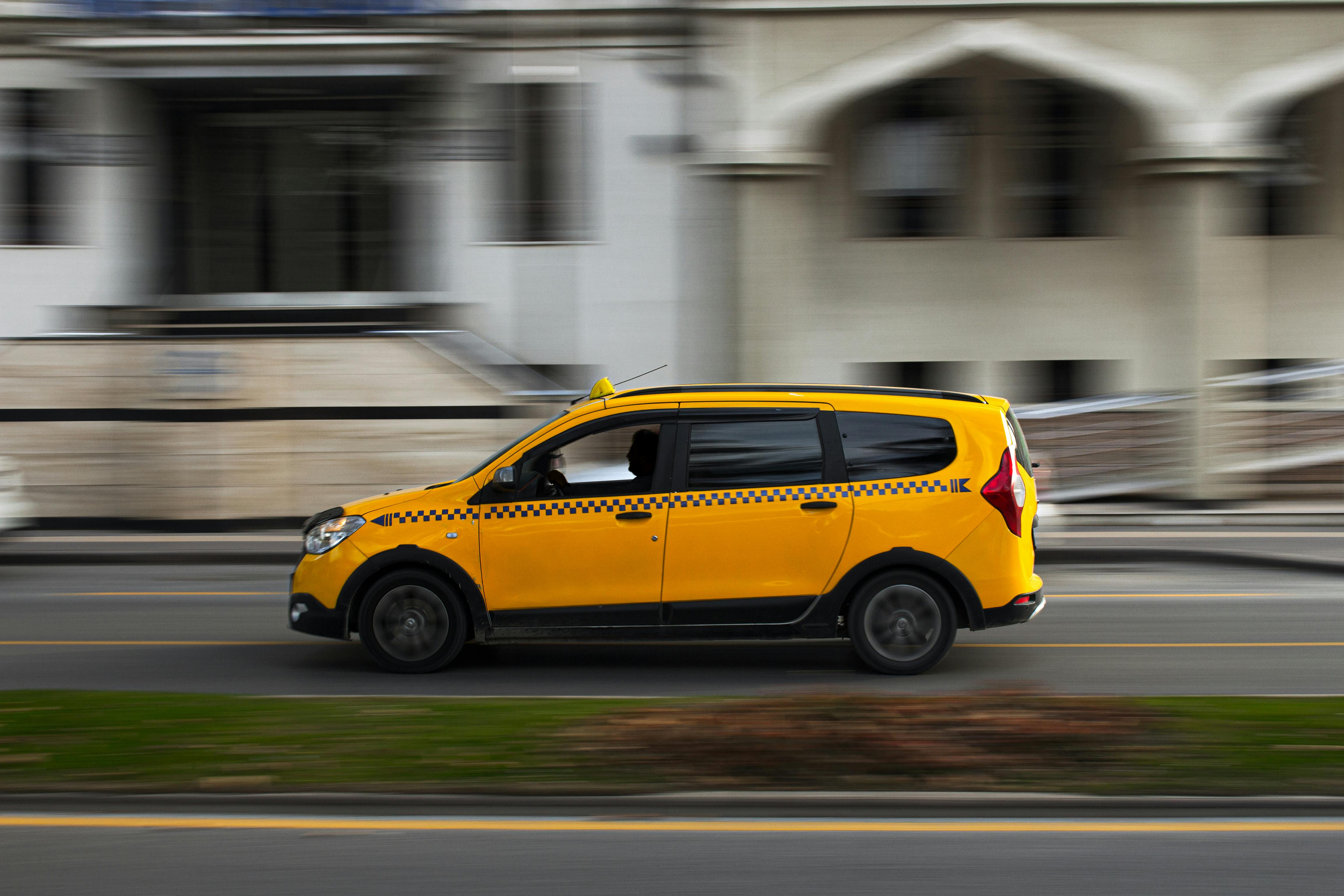 Gemini Taxis Provides 24/7 Cabs Service