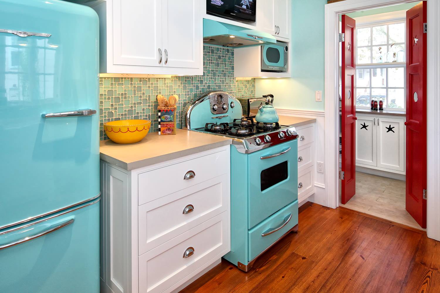 How Retro Appliances Can Elevate Your Home Decor
